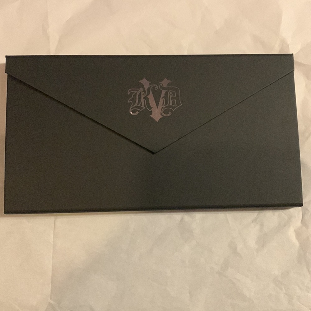 Kat Von D Lip Liner Collector’s Edition - Picture 4 of 7